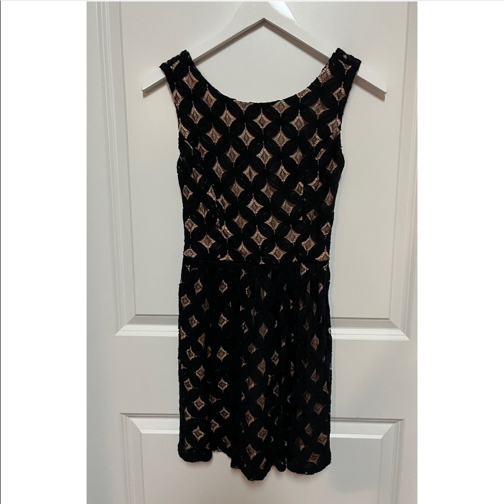 🎉 BOGO free 🎉 black and nude lace dress